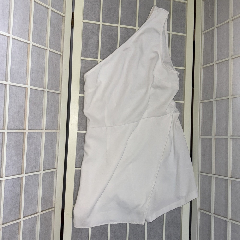 REVOLVE Superdown White Sleeveless One Shoulder Skirt Minimalist Romper Medium